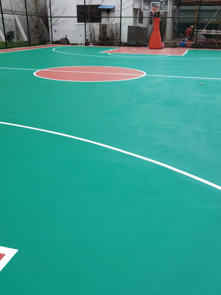 桦川 球场长期使用易出现地面开裂